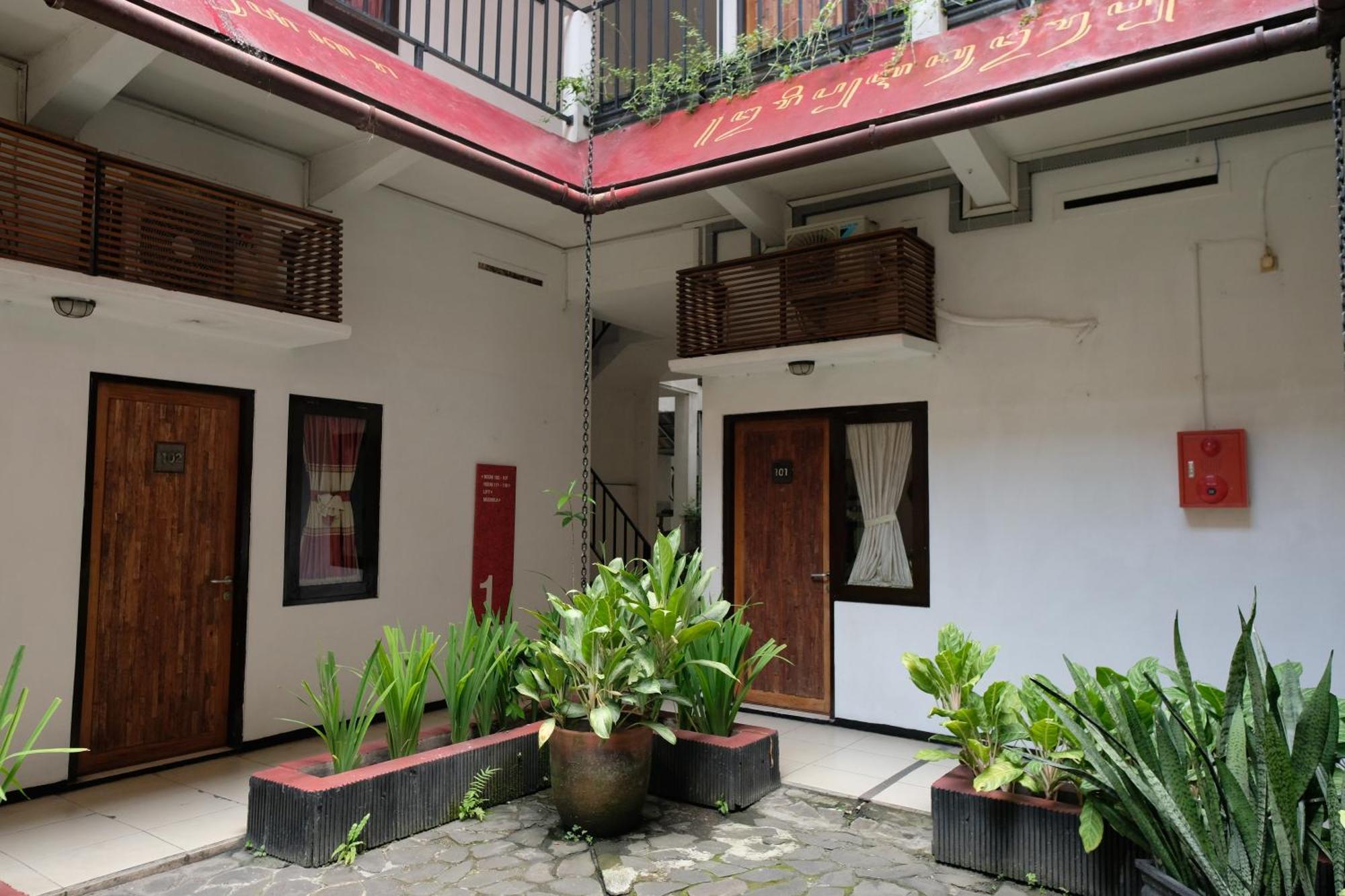 Mawar Asri Hotel ジョグジャカルタ エクステリア 写真