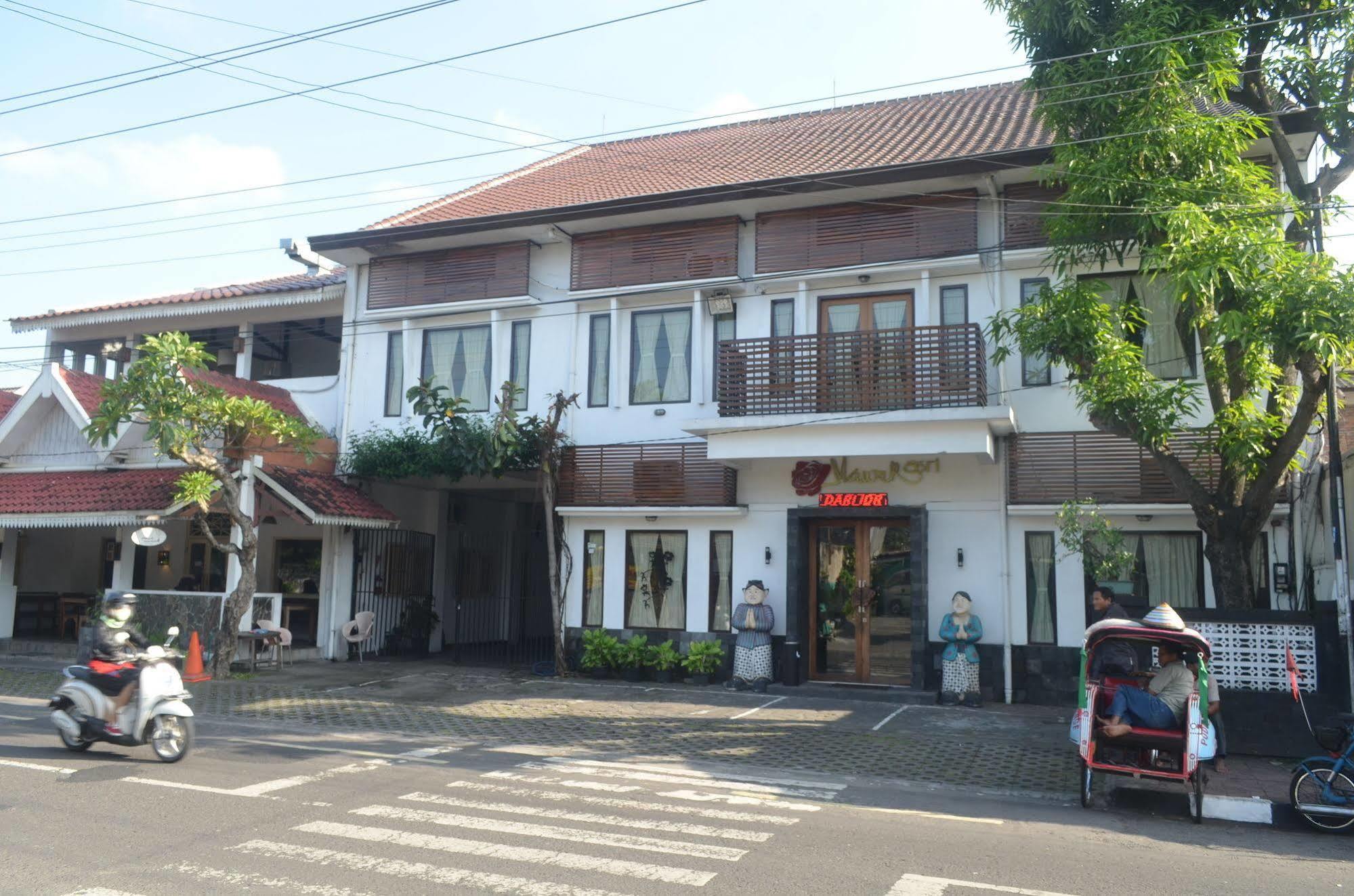 Mawar Asri Hotel ジョグジャカルタ エクステリア 写真