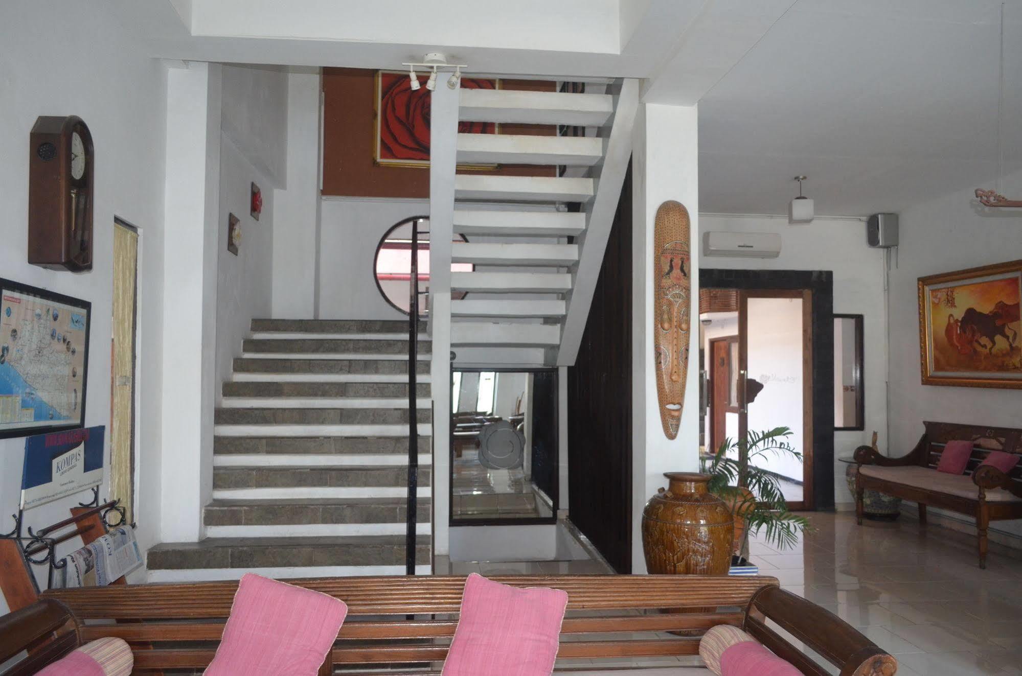 Mawar Asri Hotel ジョグジャカルタ エクステリア 写真