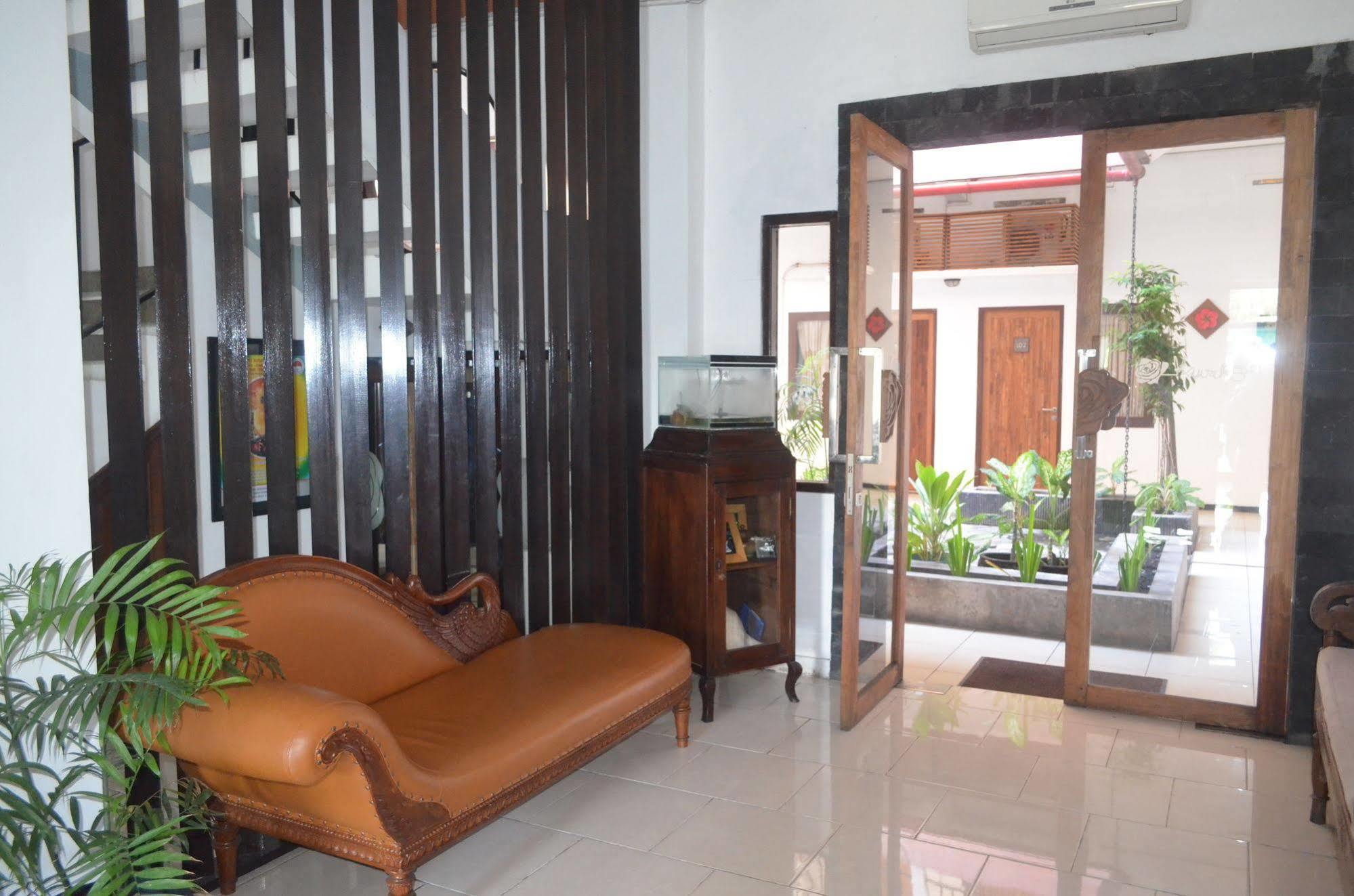 Mawar Asri Hotel ジョグジャカルタ エクステリア 写真
