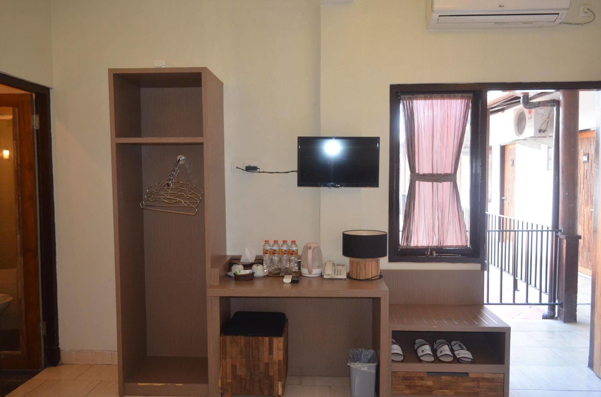 Mawar Asri Hotel ジョグジャカルタ エクステリア 写真