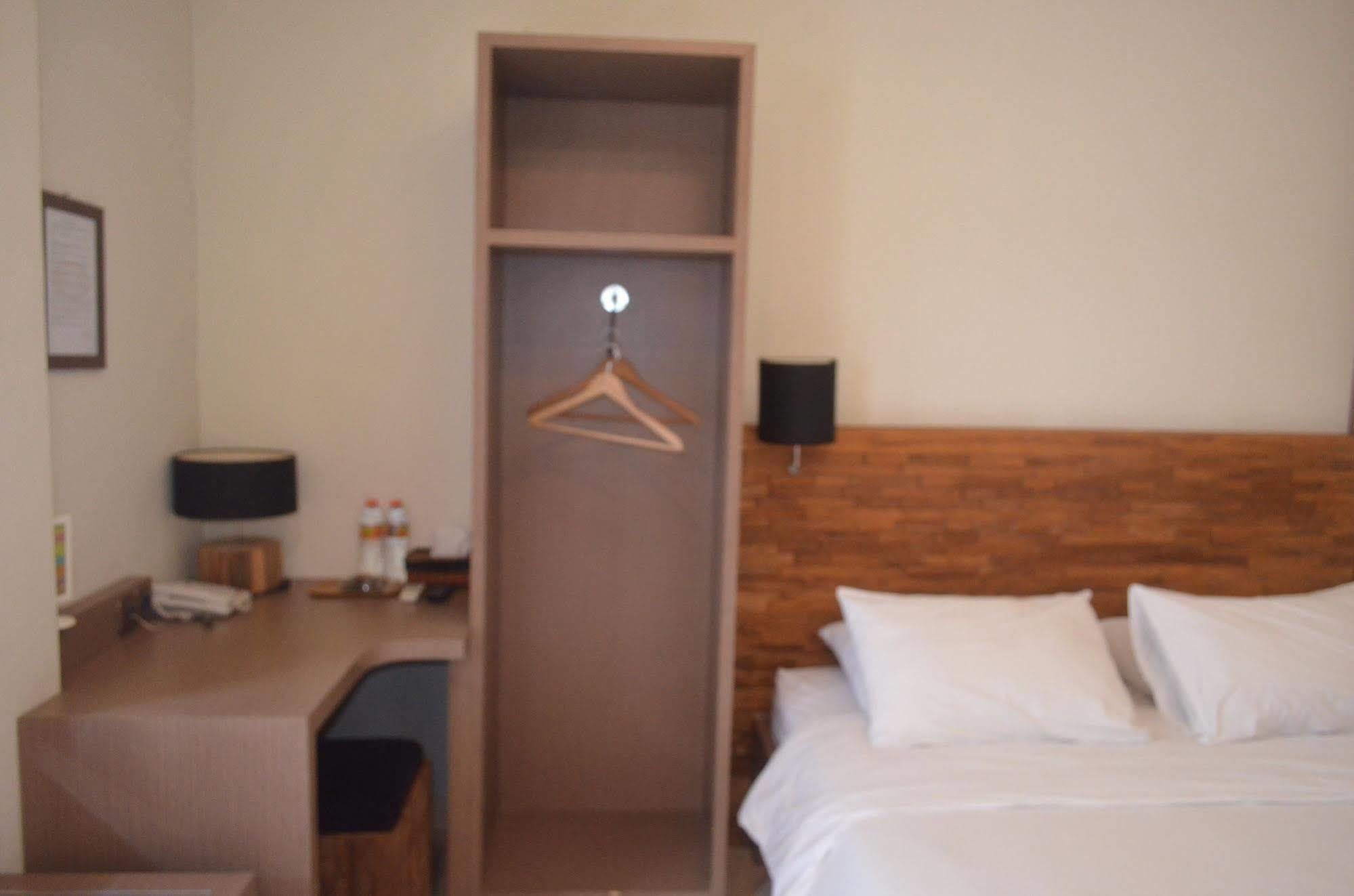 Mawar Asri Hotel ジョグジャカルタ エクステリア 写真