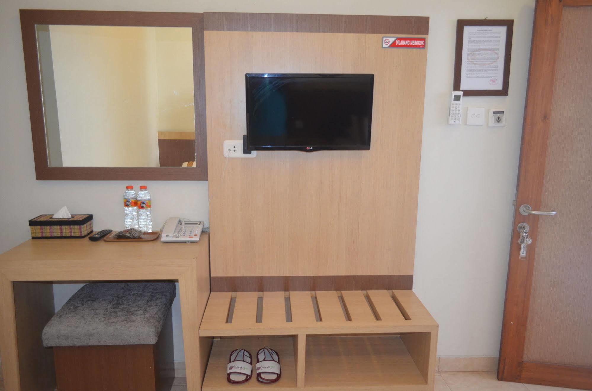 Mawar Asri Hotel ジョグジャカルタ エクステリア 写真