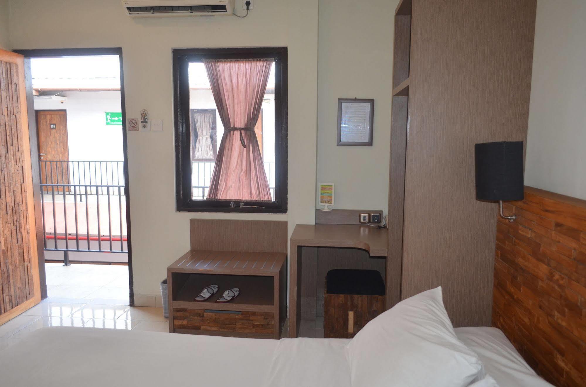 Mawar Asri Hotel ジョグジャカルタ エクステリア 写真
