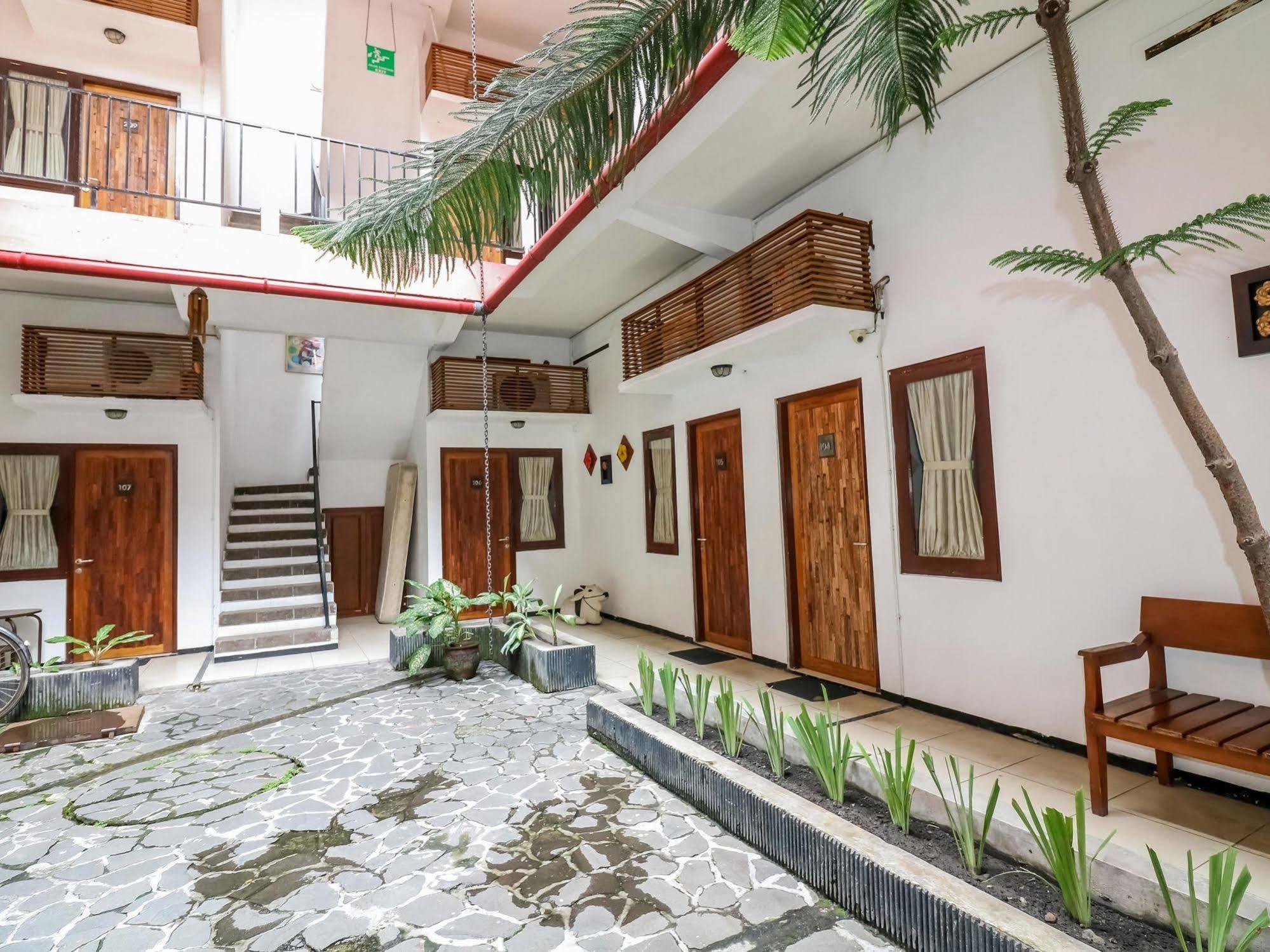 Mawar Asri Hotel ジョグジャカルタ エクステリア 写真