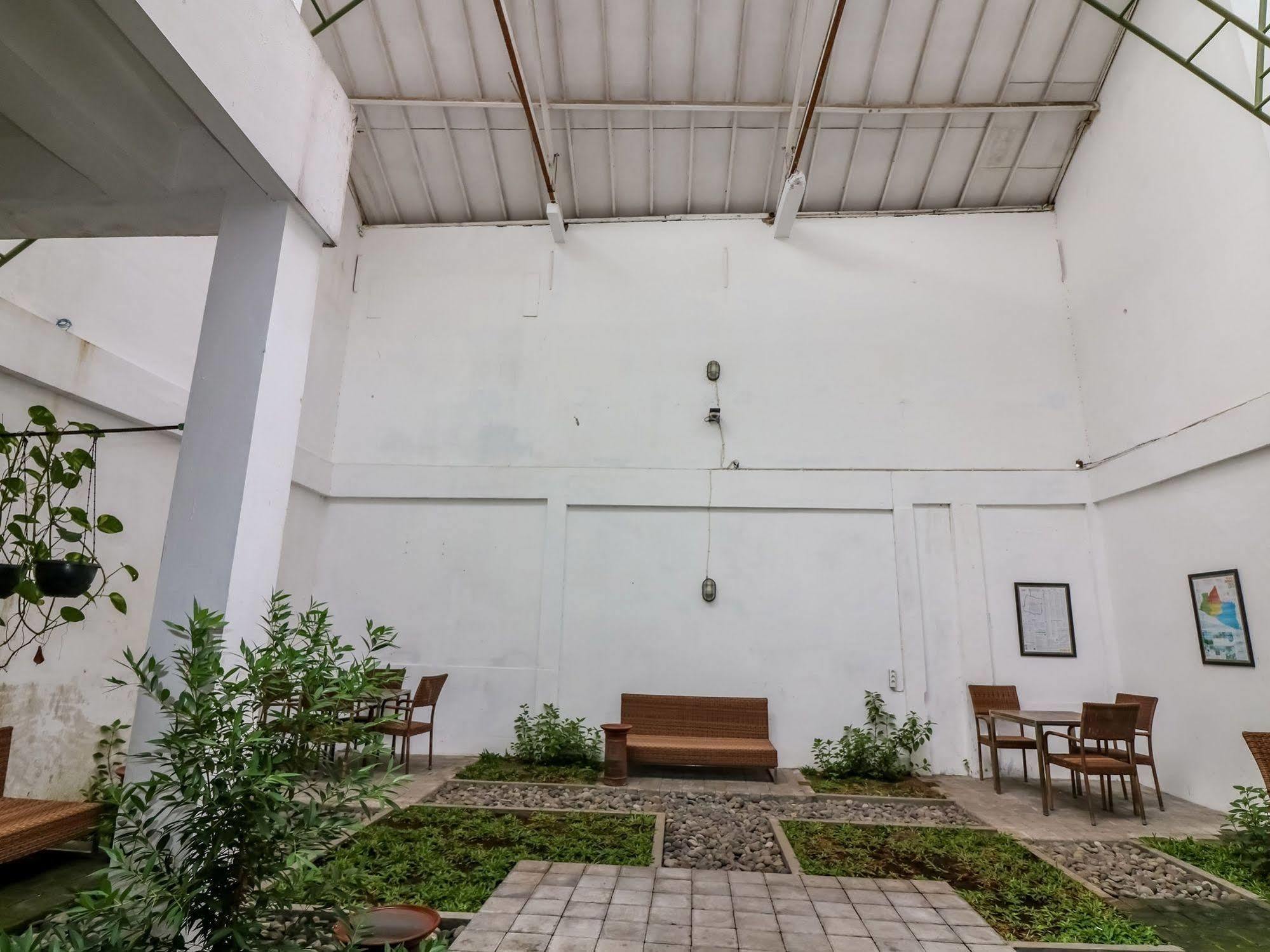 Mawar Asri Hotel ジョグジャカルタ エクステリア 写真
