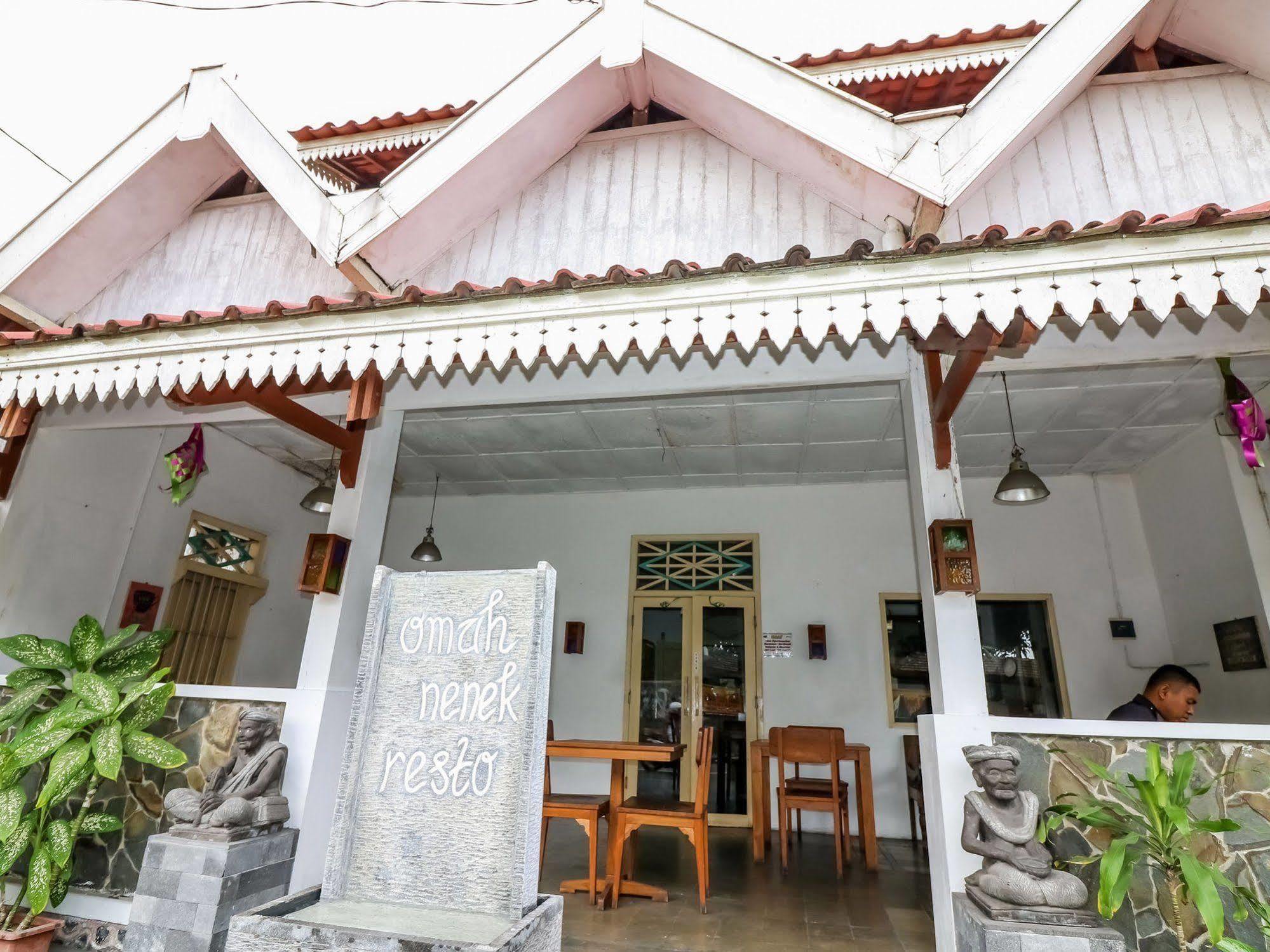 Mawar Asri Hotel ジョグジャカルタ エクステリア 写真